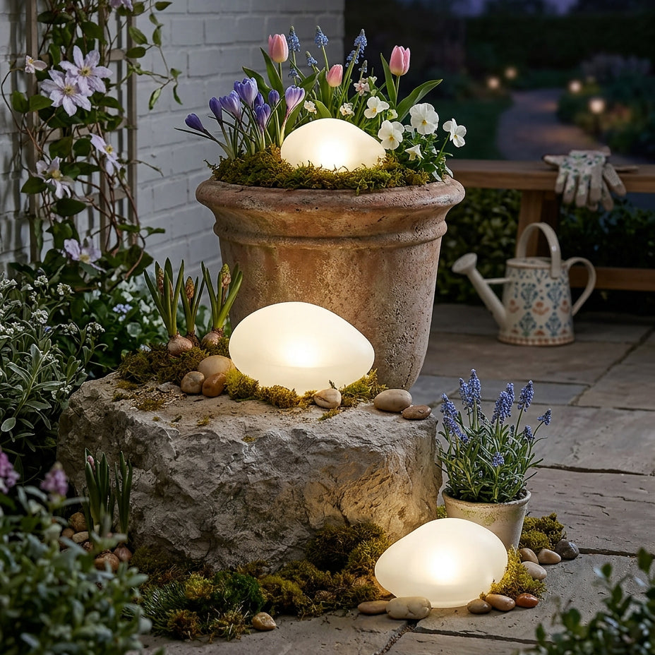 Solar-White-Rock-Light-Outdoor-Decor-4_871e5398-3ccf-4358-841b-7e33db879f90